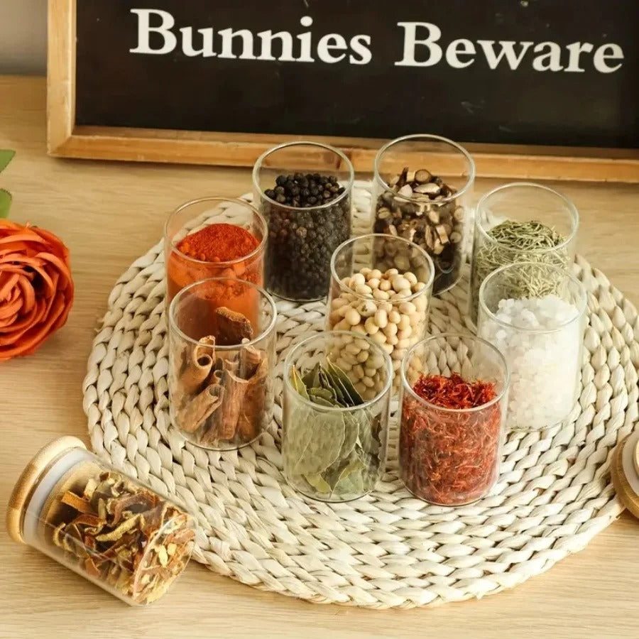 Set de 8 Pots à Épices en Verre avec Support Rotatif en Bambou – Élégant, Compact et Pratique